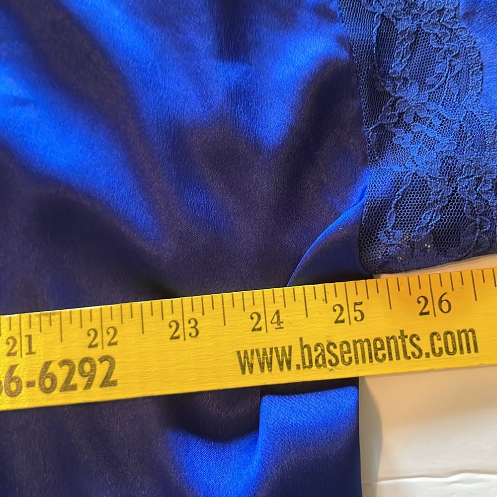Victoria’s Secret royal blue satin kimono robe with Chantilly lace insert medium - Picture 7 of 8